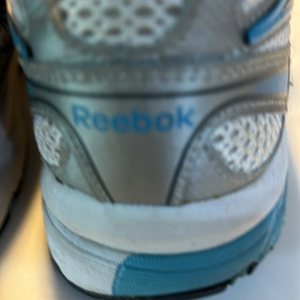 Reebok blue and white athletic shoes Ecco powered by receptor technology size 8